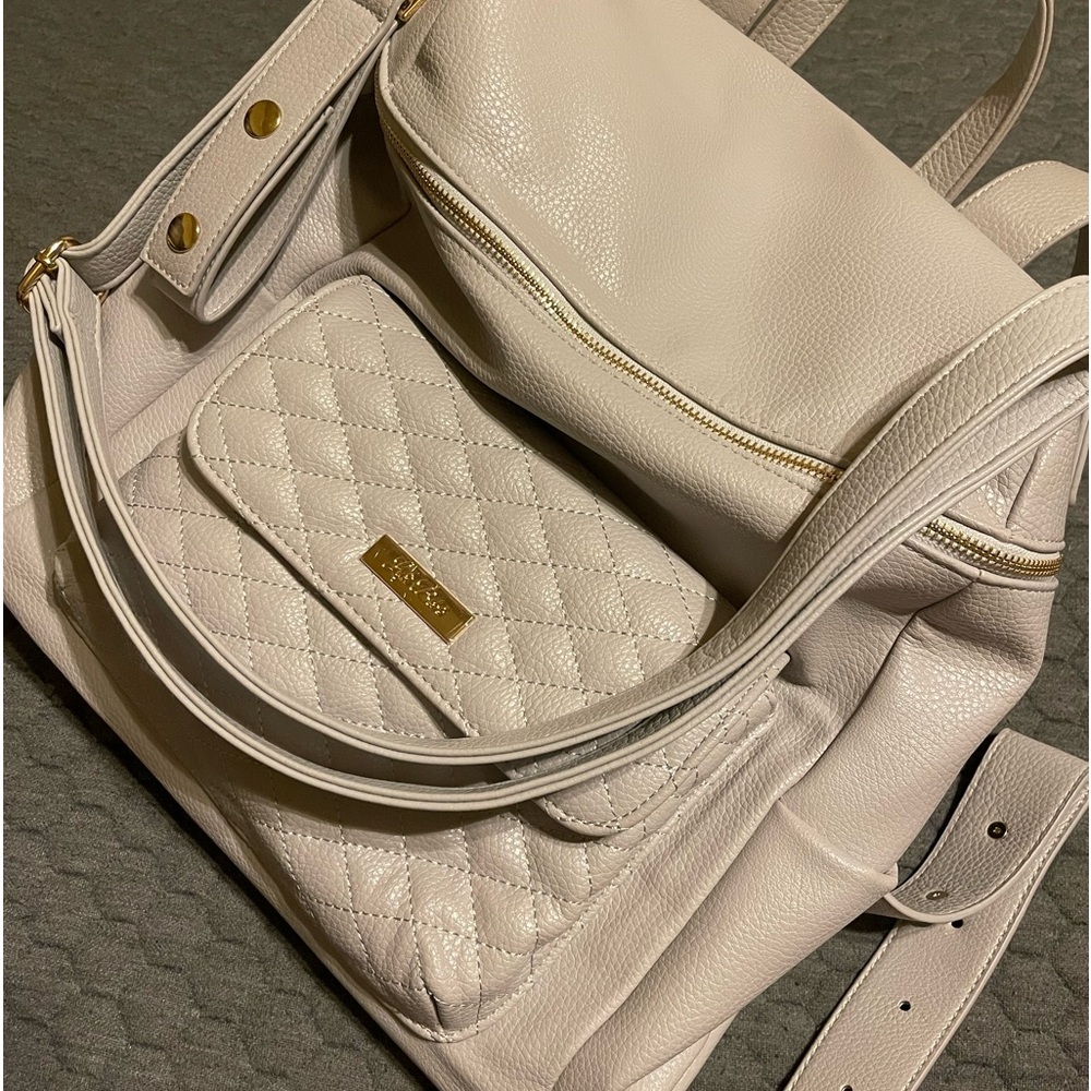 LULI BEBE’

BRAND NEW PETIT MONACO DIAPER BAG IN STONE GREY